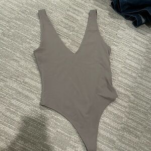 Never worn Aritzia body suit